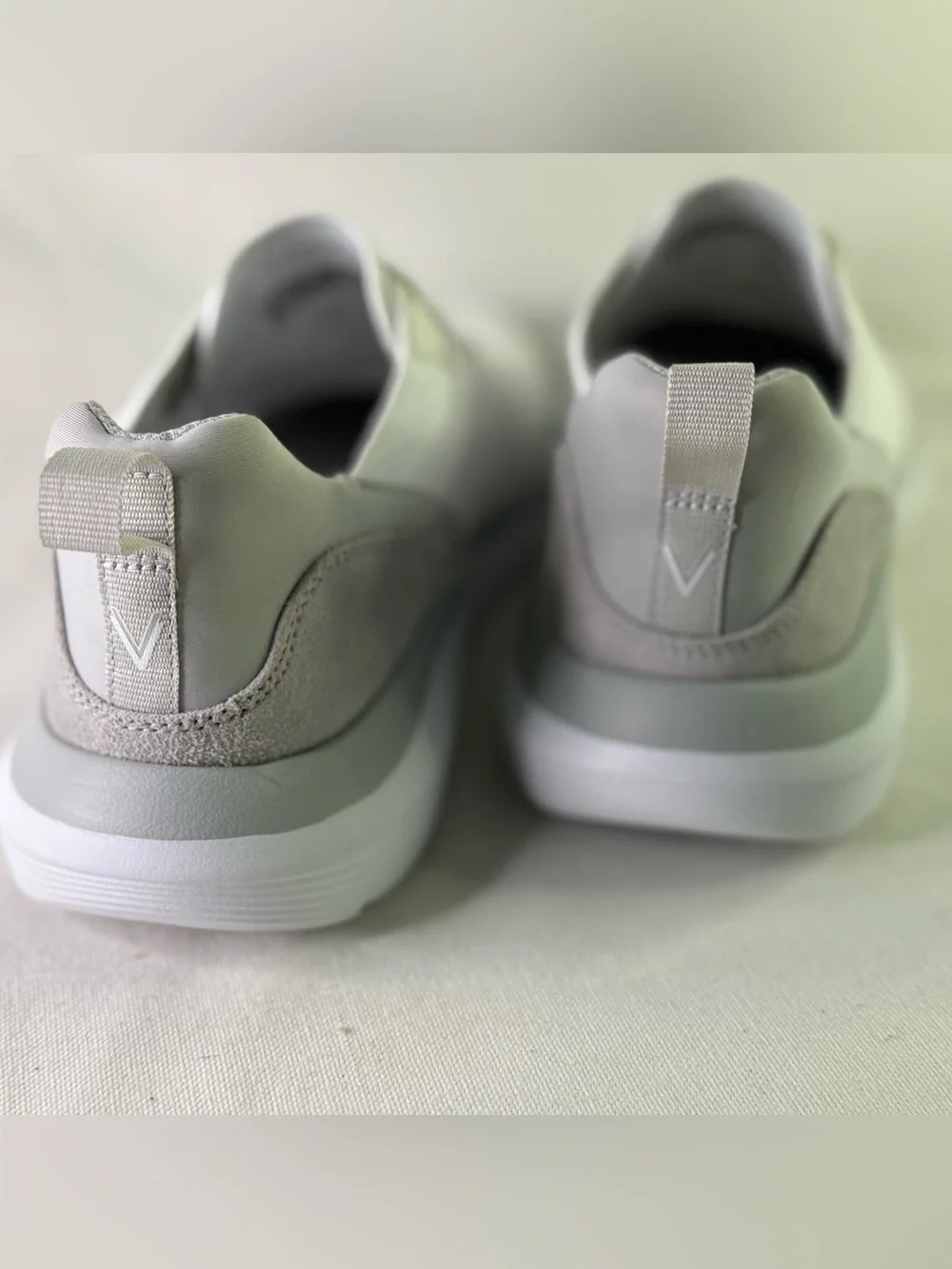 Vionic Lightweight Knit Sneaker in Light Gray W9.5 New